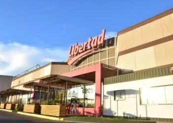 Liquidación total en el Hiper Libertad: Descuentos de hasta el 70% ante el desembarco de La Anónima