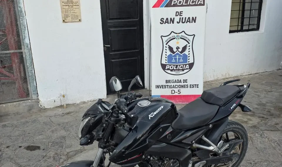 Recuperan en 25 de Mayo una moto robada en Mendoza: circulaba con patente «melliza»