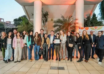 El gobernador Orrego entregó herramientas y certificados del programa Aprender, Trabajar y Producir