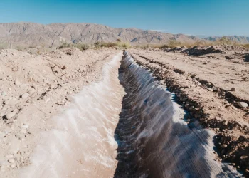 Nueva tecnología en San Juan: Hidráulica evalúa mantas cementicias para impermeabilizar canales y reducir pérdidas de agua