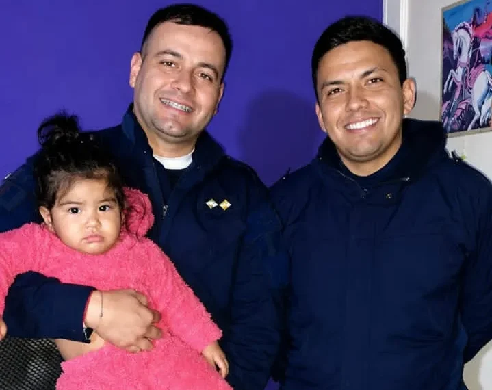 Dramático momento en Caucete: Policías le salvaron la vida a una bebé de un año que no respiraba