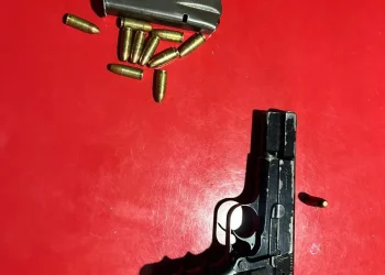 Tensión en Chimbas: atacaron a tiros un patrullero en medio de una violenta gresca