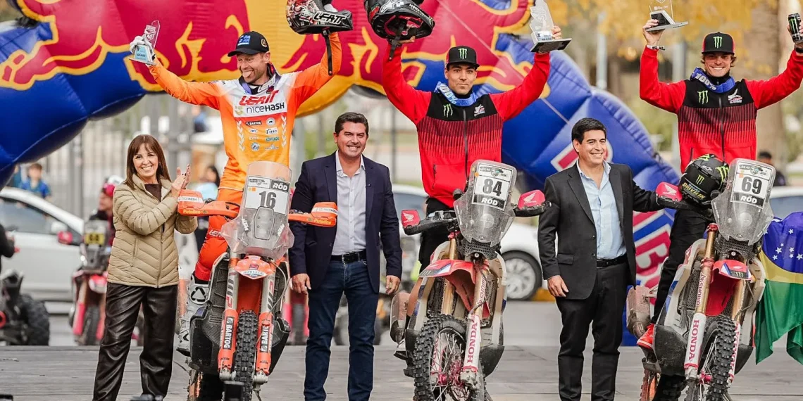 El gobernador Marcelo Orrego encabezó la premiación del Desafío Ruta 40 en San Juan