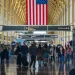 Estados Unidos endurece los controles en aeropuertos ante una nueva cepa de Ébola