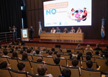 Compromiso escolar: lanzan una fuerte campaña contra el bullying que llegará a más de 40 establecimientos
