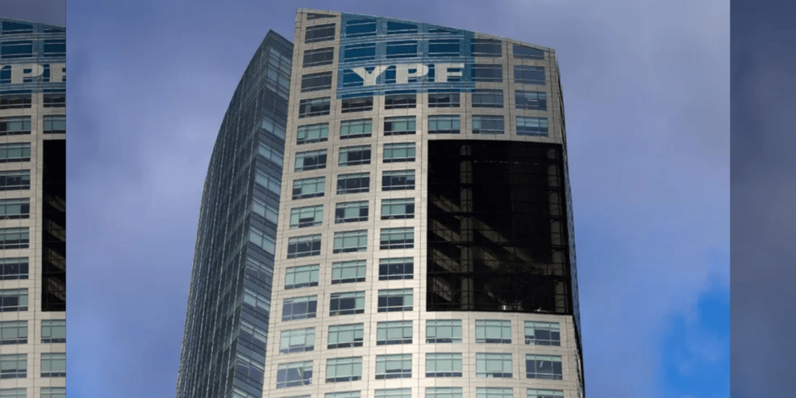 Giro en el Caso YPF: Los fondos buitre presionan a la Justicia de EE.UU. para revertir el fallo que favoreció a la Argentina