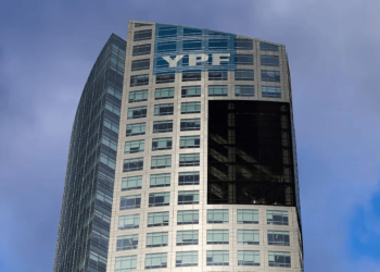 Giro en el Caso YPF: Los fondos buitre presionan a la Justicia de EE.UU. para revertir el fallo que favoreció a la Argentina