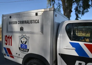 Sábado trágico: muere una motociclista al chocar con un camión en La Bebida
