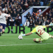 El Aston Villa del «Dibu» Martínez goleó y va por el título en la Europa League