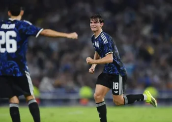 Nico Paz enciende las alarmas: una lesión de rodilla pone en duda su presencia en el Mundial