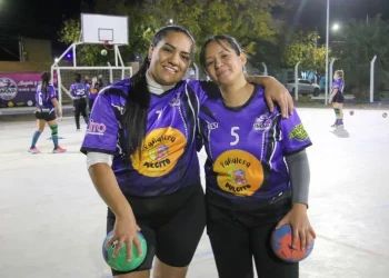 El milagro de IMAP: las mamás que le ganan a la helada a puro handball y empanadas