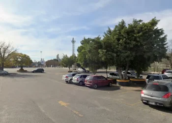 Hallazgo en el estacionamiento de un hipermercado: encontraron a un hombre sin vida dentro de un vehículo