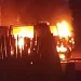 Un voraz incendio consumió por completo una Trafic adentro de un garage
