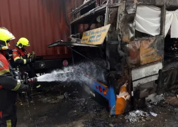 Tragedia en Tailandia: un choque brutal entre un tren de carga y un micro dejó al menos ocho muertos en Bangkok
