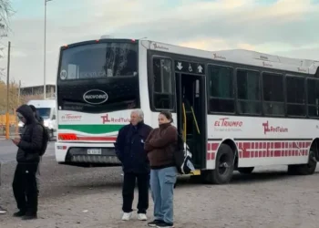 Papelón de la empresa El Triunfo: un colectivo que viajaba de Caucete a Capital se rompió, enviaron un refuerzo y también se averió