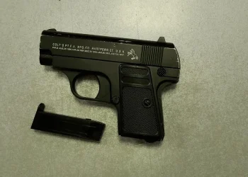 Peligrosa persecución en Chimbas: le apuntó a un policía, huyó por los techos y terminó rodeado
