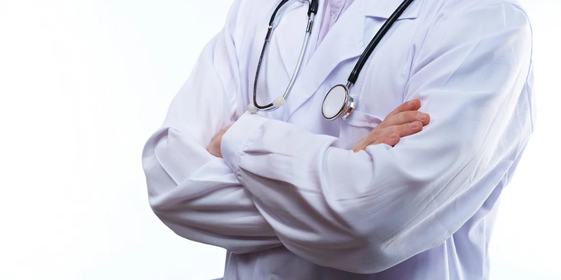 Modernización administrativa: los médicos podrán tramitar la matrícula en simultáneo con el título universitario