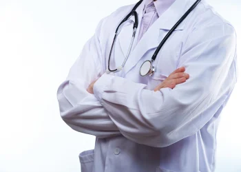 Modernización administrativa: los médicos podrán tramitar la matrícula en simultáneo con el título universitario