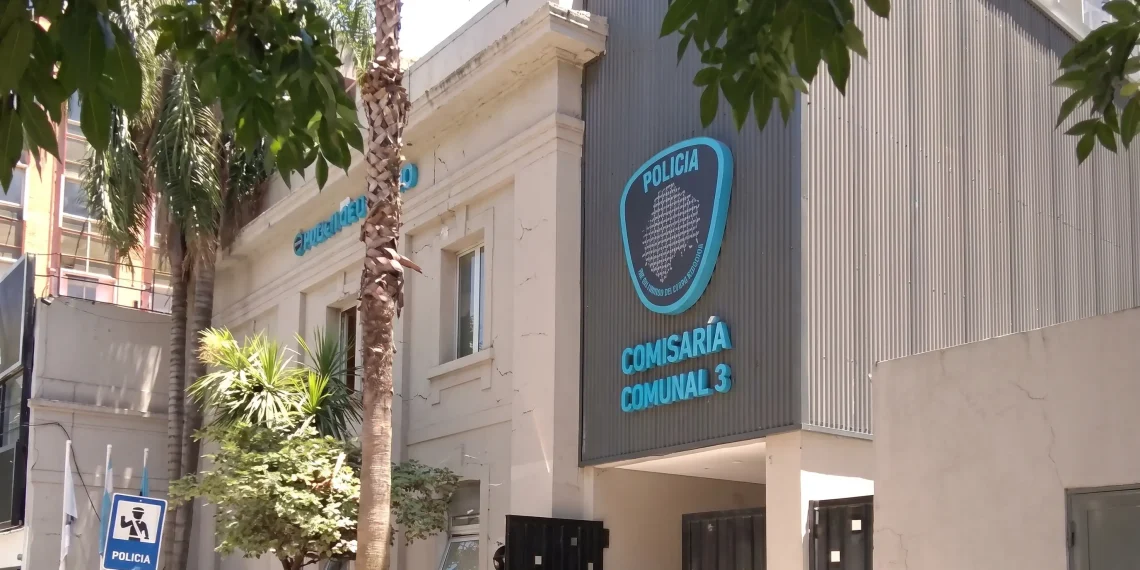 Caos y violencia en Balvanera: requisa, quema de colchones y heridos tras un motín en una comisaría porteña