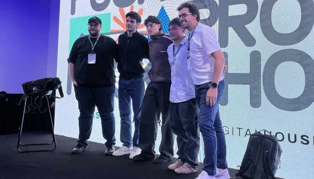 Talento argentino: estudiantes universitarios crean una IA antifraude y son premiados por gigantes tecnológicos