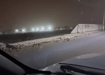 Fuerte viento sur en San Juan: se derrumbó parte del muro perimetral del Jockey Club