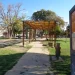 Shock en Capital: investigan la muerte de una mujer frente a la Plaza La Joroba tras ser hallada por su pareja