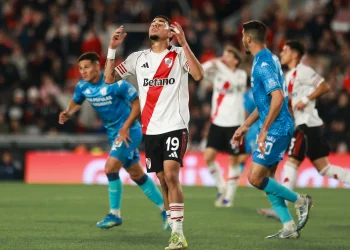 Preocupante paso en falso de River: jugó mal, perdió y se fue bajo una silbatina