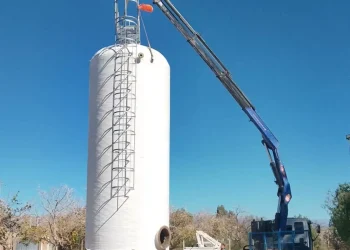 La UCCuyo instaló un tanque de 50.000 litros para reducir a la mitad el consumo de agua en su predio