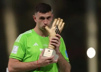 Dibu Martínez, imparable: quedó a un paso de ser el arquero con más vallas invictas en la historia de la Selección