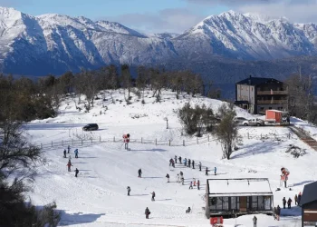Incertidumbre en Las Leñas: la falta de nieve pone en duda el inicio de la temporada