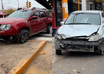 Siniestro vial en Santa Lucía: dos autos chocaron en una esquina con fallas en los semáforos