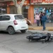 Violento choque en el microcentro: una motociclista fue hospitalizada tras colisionar en una esquina conflictiva
