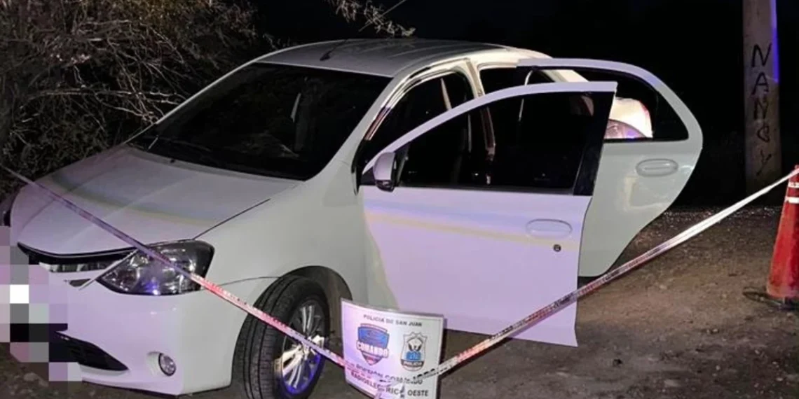 Un menor armado sustrajo un vehículo a punta de pistola y lo abandonó con daños en la vía pública
