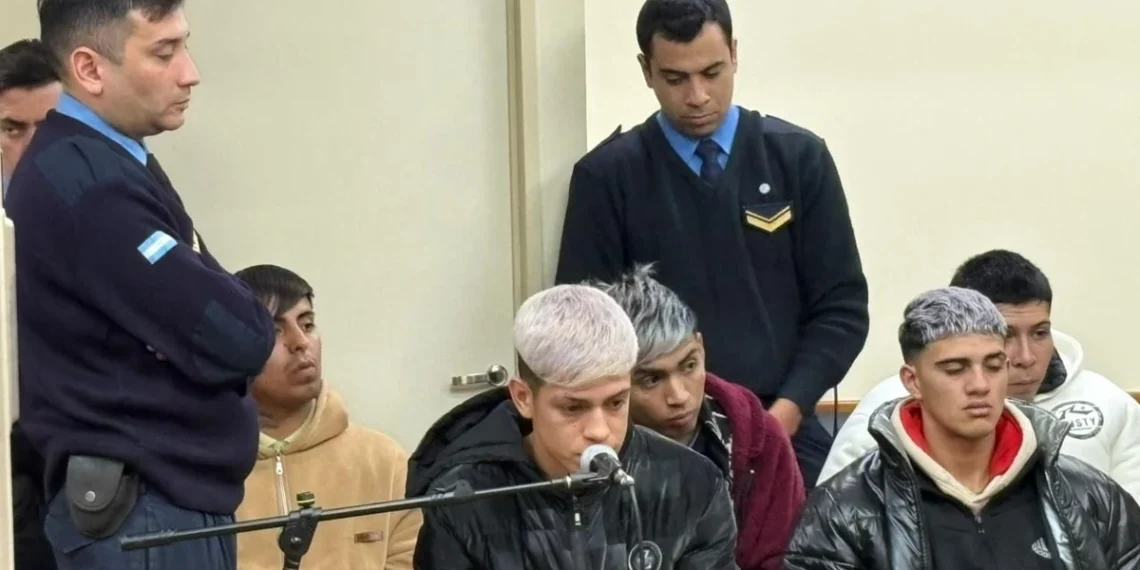 Desarticularon a la banda de la Amarok gris tras cometer millonarios robos «piraña» en comercios de la Avenida 25 de Mayo