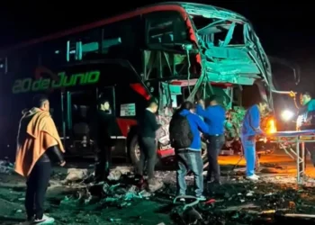 Tragedia en la Ruta 9: un colectivo sanjuanino chocó contra un camión en Salta y hay un muerto y 24 heridos