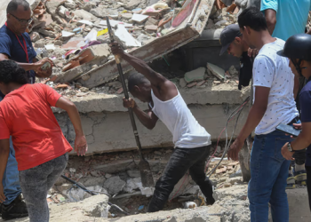 Nueva réplica en Venezuela dificulta las labores de rescate tras los terremotos