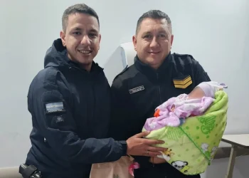 Heroísmo en Chimbas: Tres policías ayudaron a nacer a una bebé en un comedor