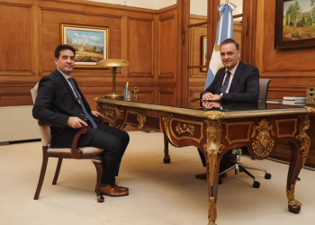 Adrián Ravier asume como nuevo vocero presidencial y se reúne con Manuel Adorni