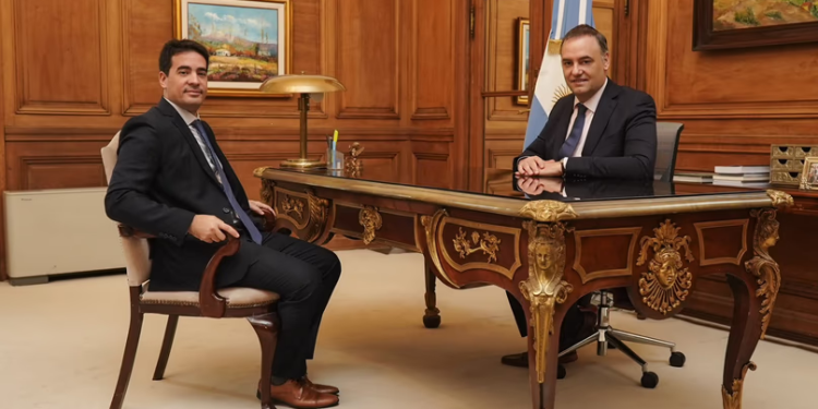 Adrián Ravier asume como nuevo vocero presidencial y se reúne con Manuel Adorni
