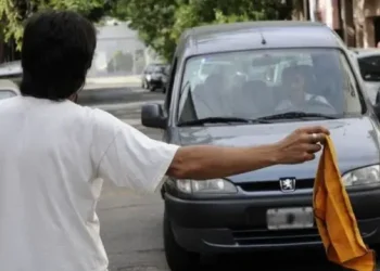 Aprobaron la «Ley Anti Trapitos» en Buenos Aires: multas millonarias y hasta dos meses de cárcel