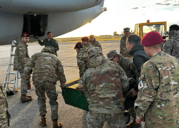 Misión de emergencia: Partió el avión argentino con asistencia humanitaria y personal militar hacia Venezuela