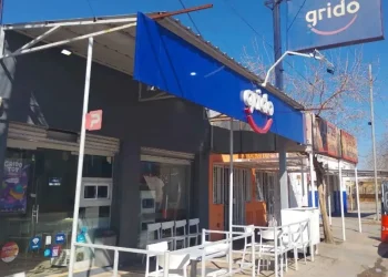 Insólito robo en Rawson: un delincuente asaltó una heladería y se llevó hasta la biblia de la empleada