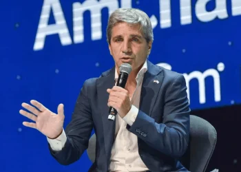 Luis Caputo defendió el rumbo económico y aseguró que «lo peor ya pasó»