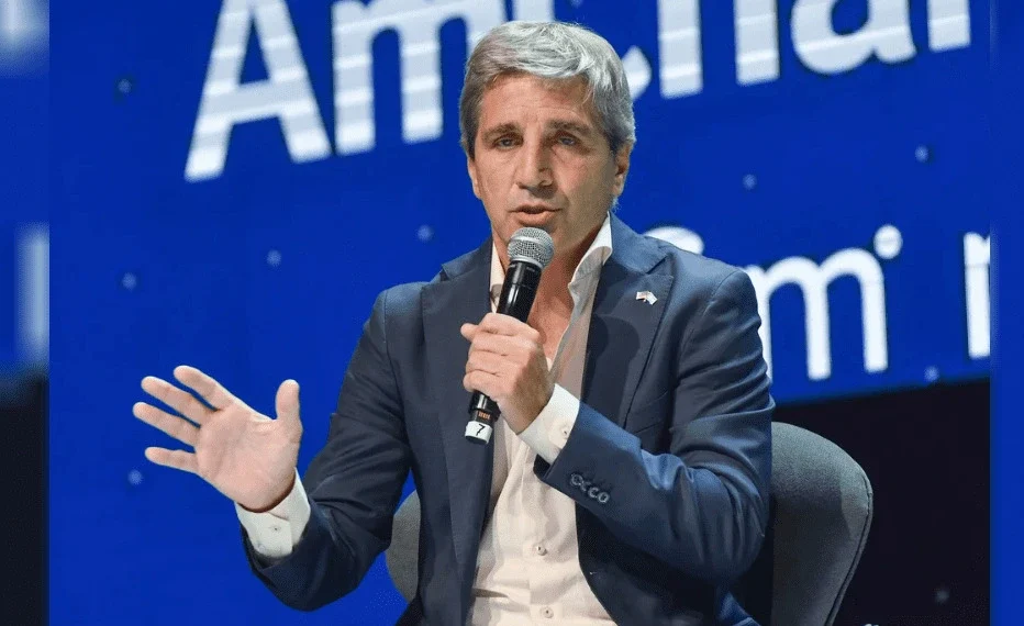 Luis Caputo defendió el rumbo económico y aseguró que «lo peor ya pasó»