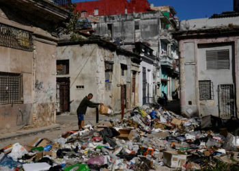 La Habana bajo los desechos: el colapso energético desata una emergencia sanitaria sin precedentes