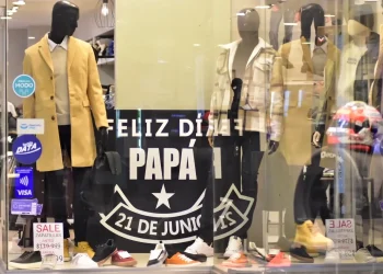 Las deudas frenan el consumo: por qué el aguinaldo no generará el impacto esperado en los comercios