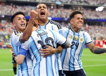 Argentina aseguró la clasificación a dieciseisavos de final: los días y sedes para el próximo partido