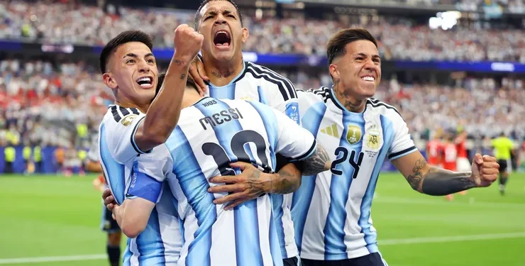 Argentina aseguró la clasificación a dieciseisavos de final: los días y sedes para el próximo partido