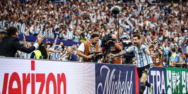 Para la historia: Reviví los goles del 2-0 de Argentina y el récord mundial de Messi
