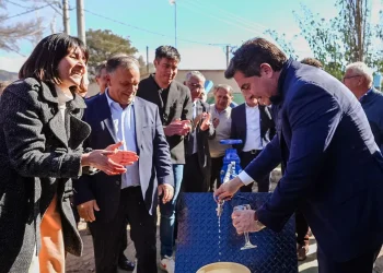 En el aniversario de Jáchal, Orrego inauguró obras clave para la seguridad, el agua potable, la salud y la conectividad